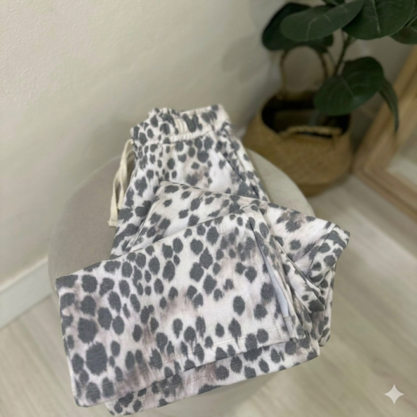 Gemini_Generated_Image_263tyz263tyz263t Pantalón animal print frisa