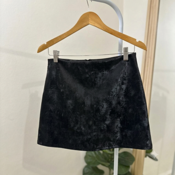 Pollera engomada con detalle