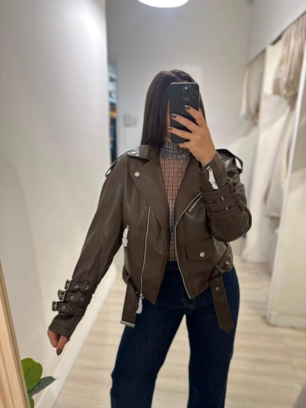 WhatsApp Image 2026-06-11 at 12.48.35 (2) Campera Eco Cuero Malva