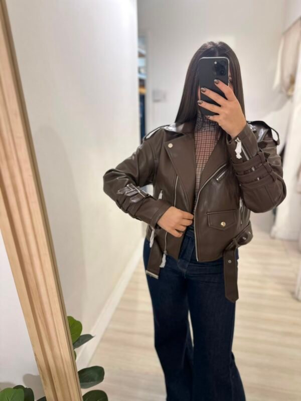 WhatsApp Image 2026-06-11 at 12.48.36 (4) Campera Eco Cuero Malva