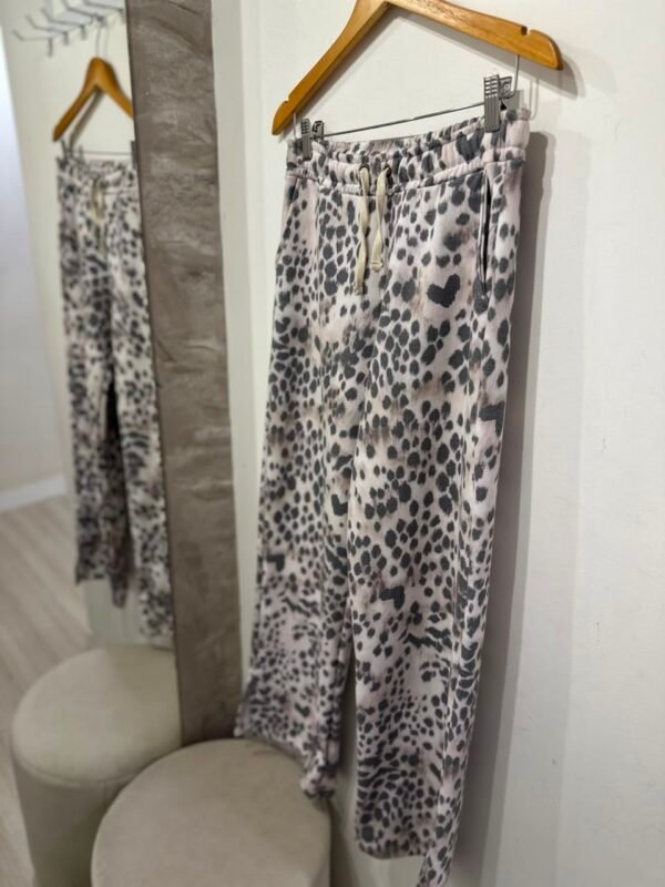 WhatsApp Image 2026-06-14 at 14.02.52 (1) Pantalón animal print frisa