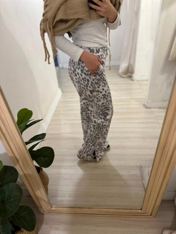 WhatsApp Image 2026-06-14 at 14.02.53 (1) Pantalón animal print frisa