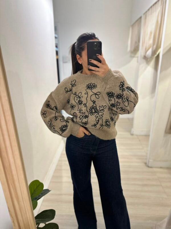 Sweater bordado floral