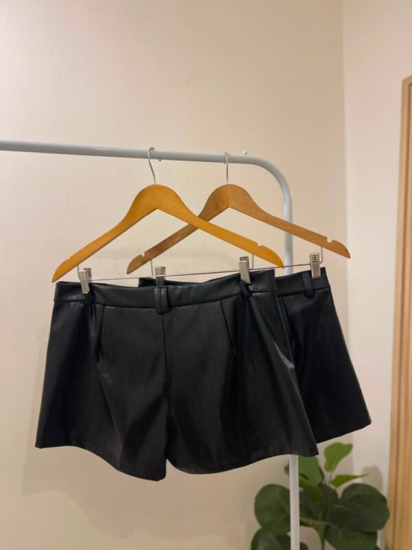 short eco cuero Eva