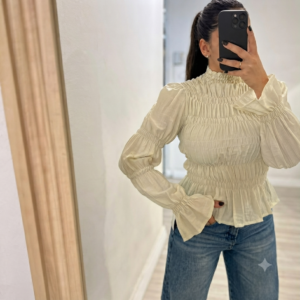 Gemini_Generated_Image_asciztasciztasci Blusa Chloe con cuello