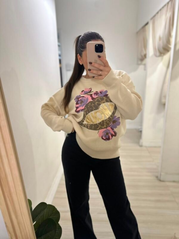 Sweater kiss