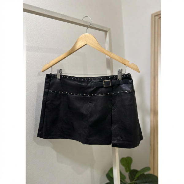 Short-Pollera eco cuero con tacha