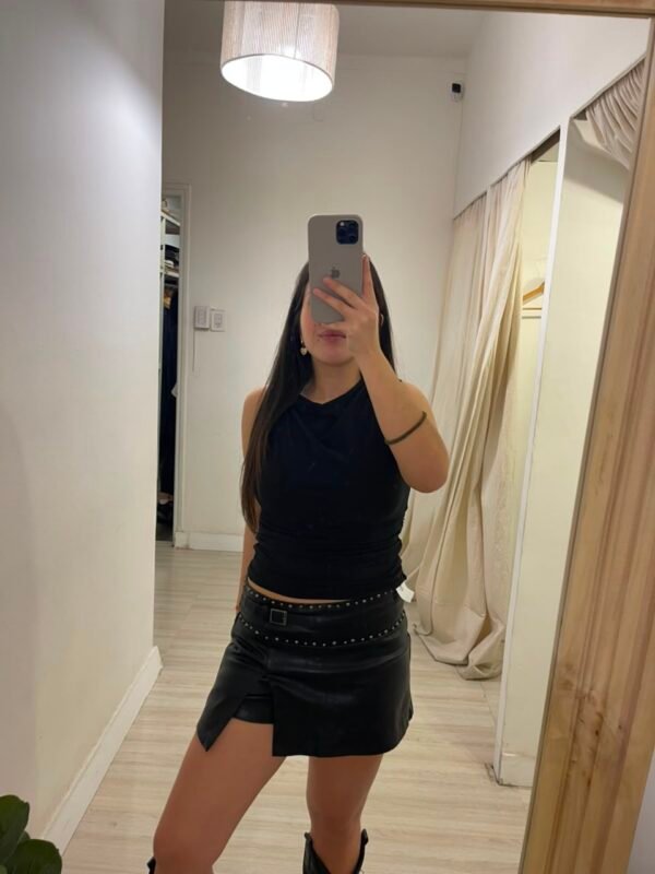 Short-Pollera eco cuero con tacha