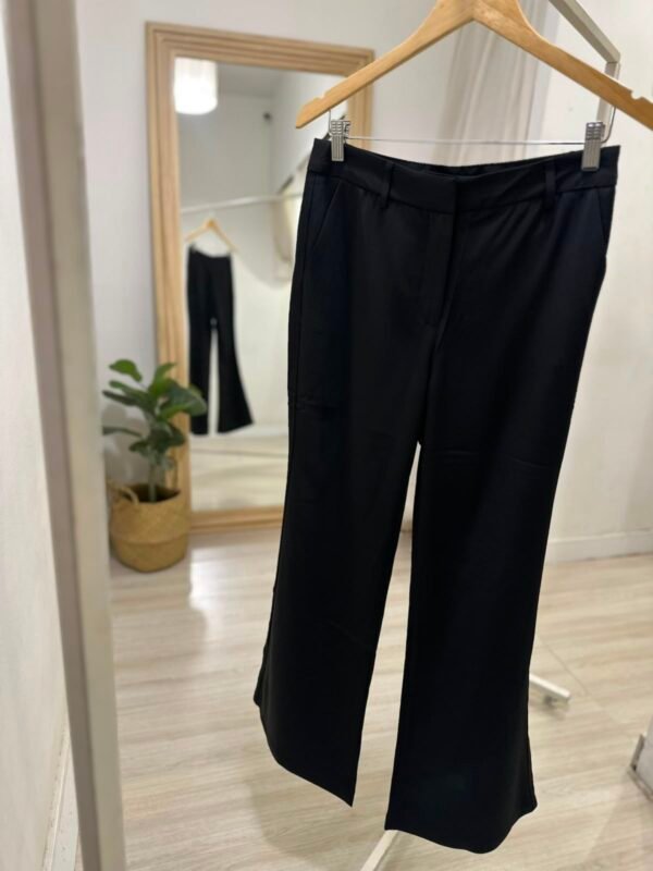 WhatsApp Image 2026-08-07 at 9.49.05 AM (4) Pantalon sastrero importado s/ boton