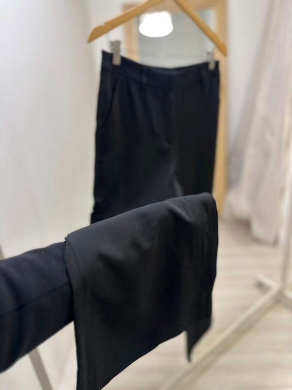 WhatsApp Image 2026-08-07 at 9.49.05 AM (5) Pantalon sastrero importado s/ boton
